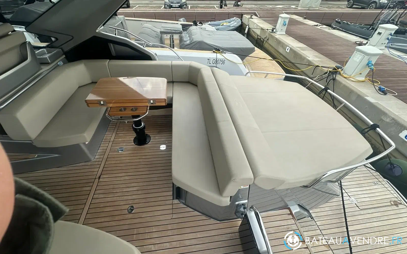 slider 11 Cranchi M 44 Hard Top