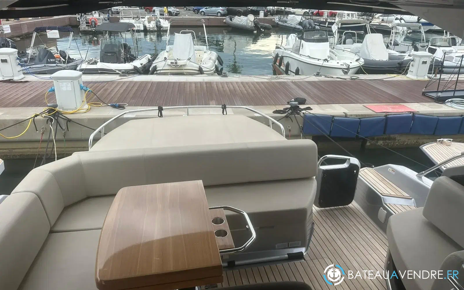 slider 12 Cranchi M 44 Hard Top