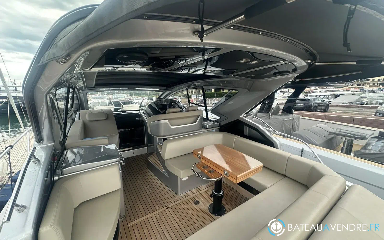 slider 13 Cranchi M 44 Hard Top