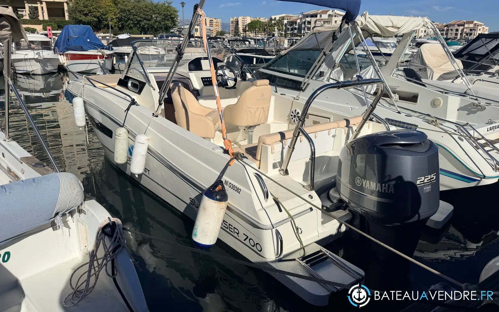 slider 0 Pacific Craft 700 SC