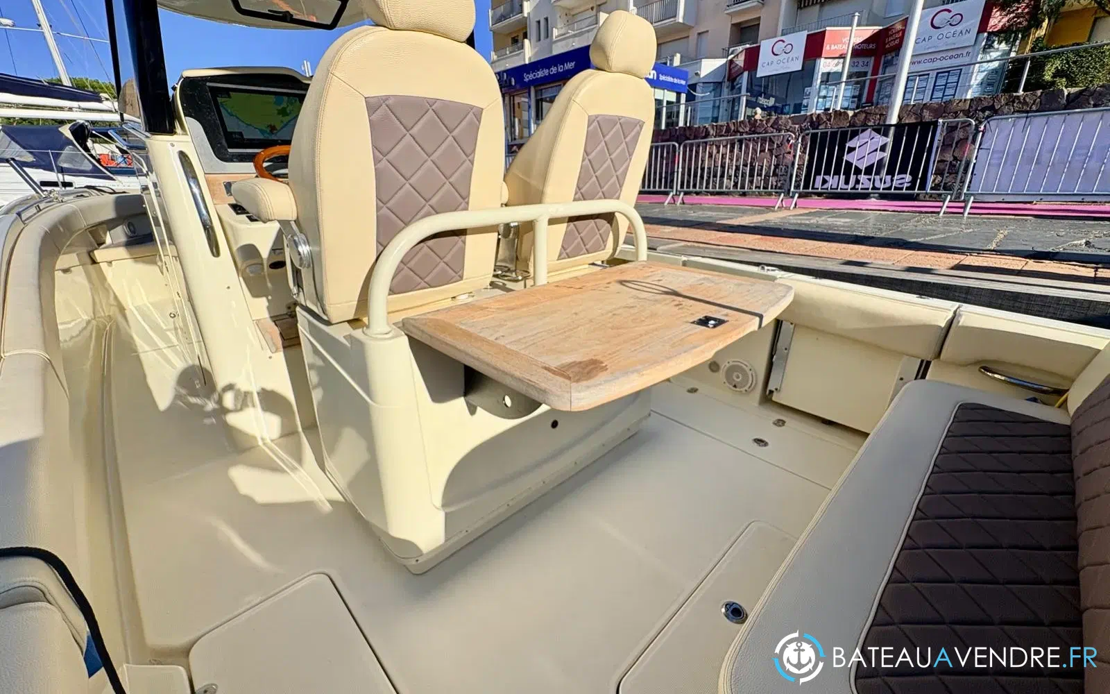 slider 8 Chris Craft Catalina 30