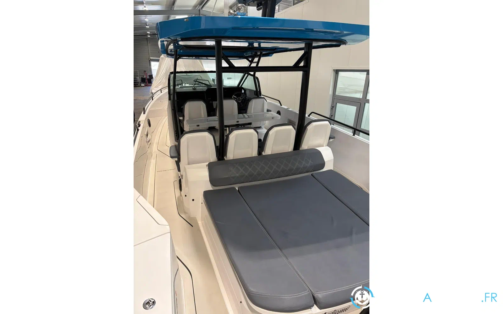 slider 1 Axopar 37 Suntop