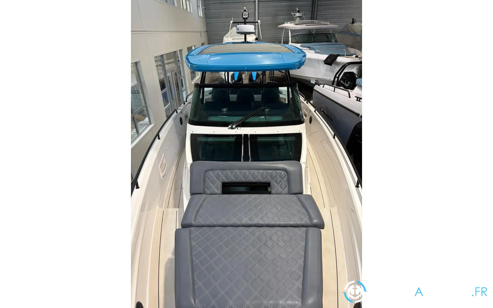 slider 4 Axopar 37 Suntop