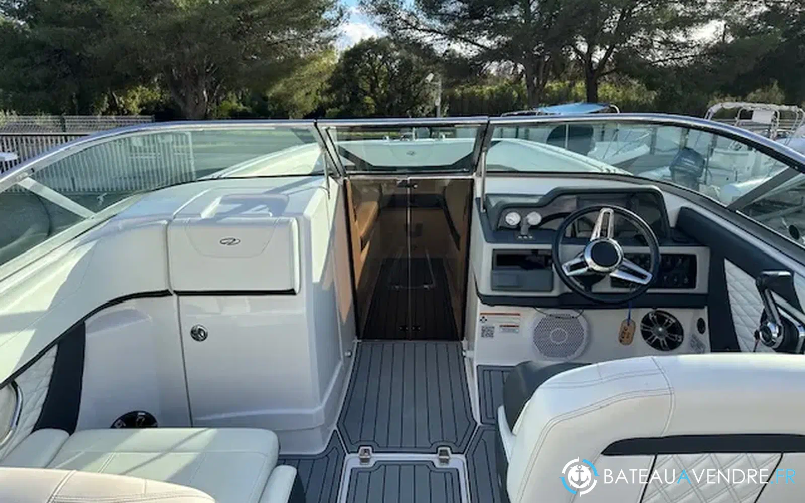 slider 9 Regal 26 Fasdeck