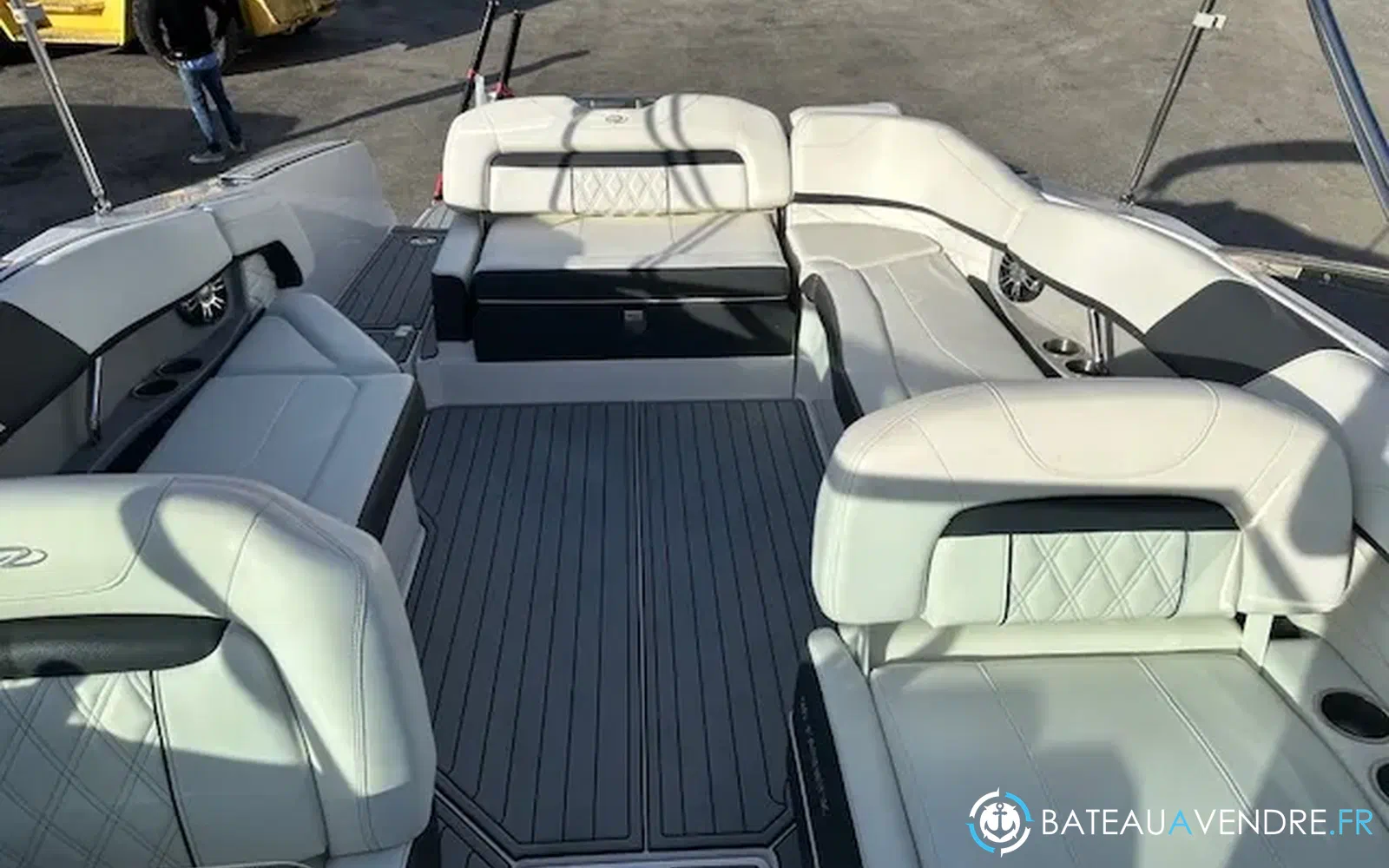 slider 17 Regal 26 Fasdeck