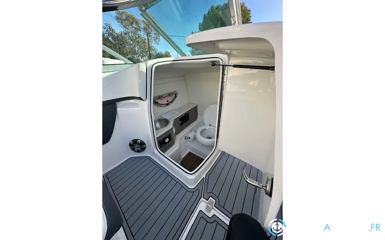 slider 19 Regal 26 Fasdeck