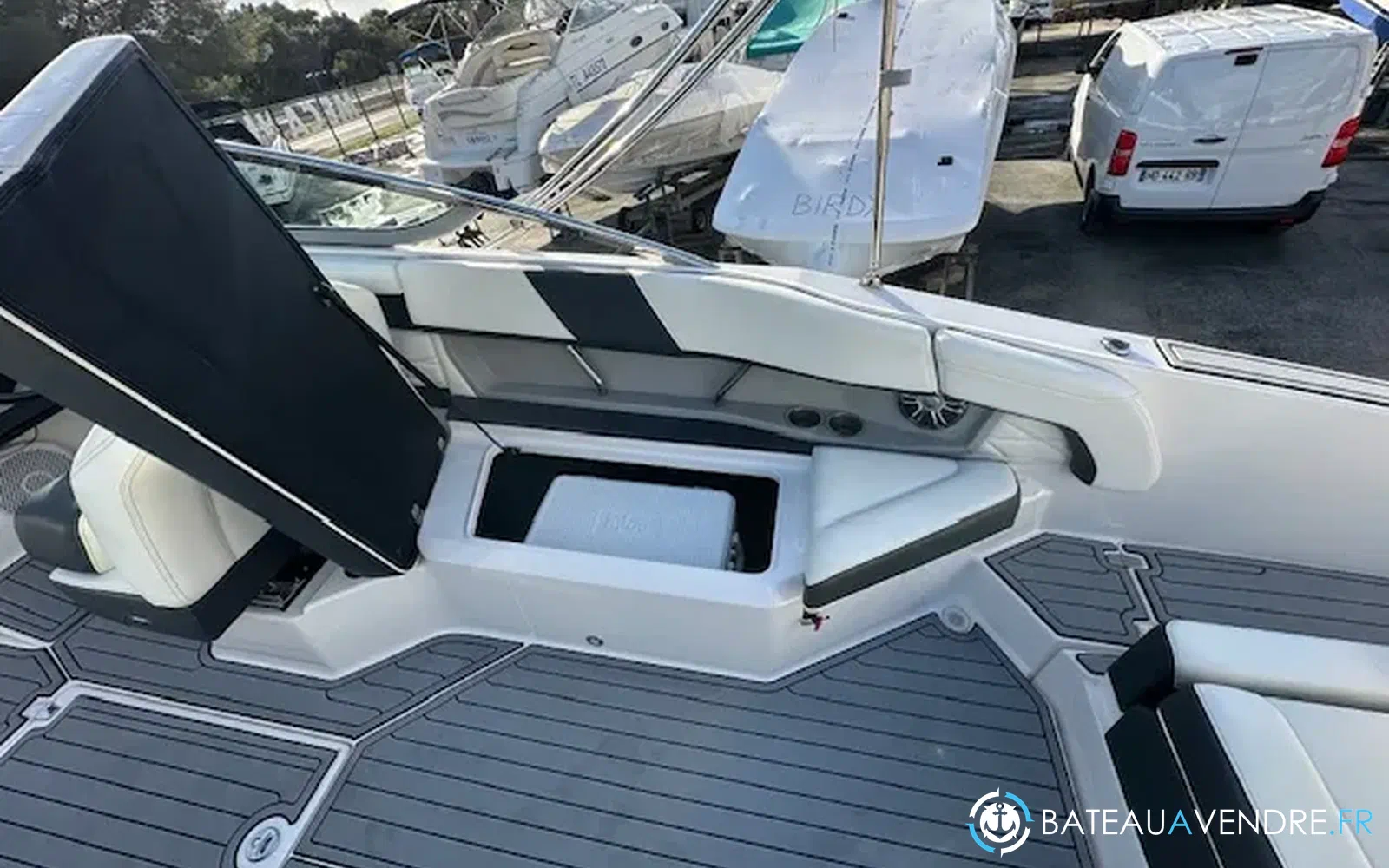 slider 23 Regal 26 Fasdeck