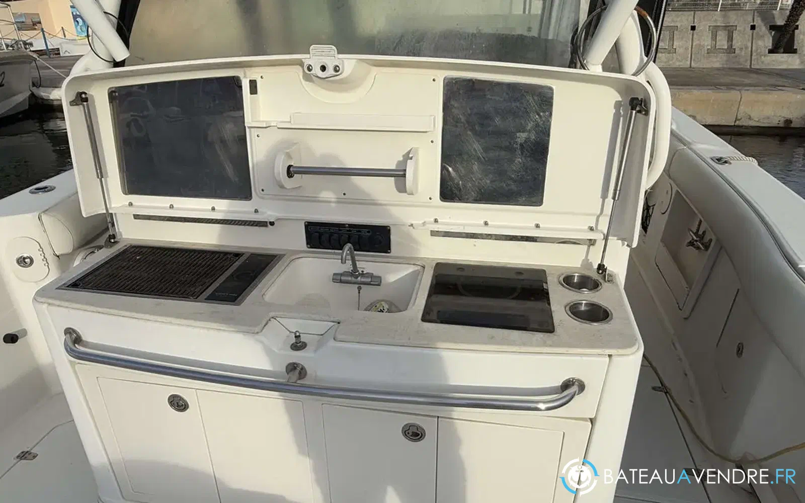 slider 18 Boston Whaler 370 Outrage