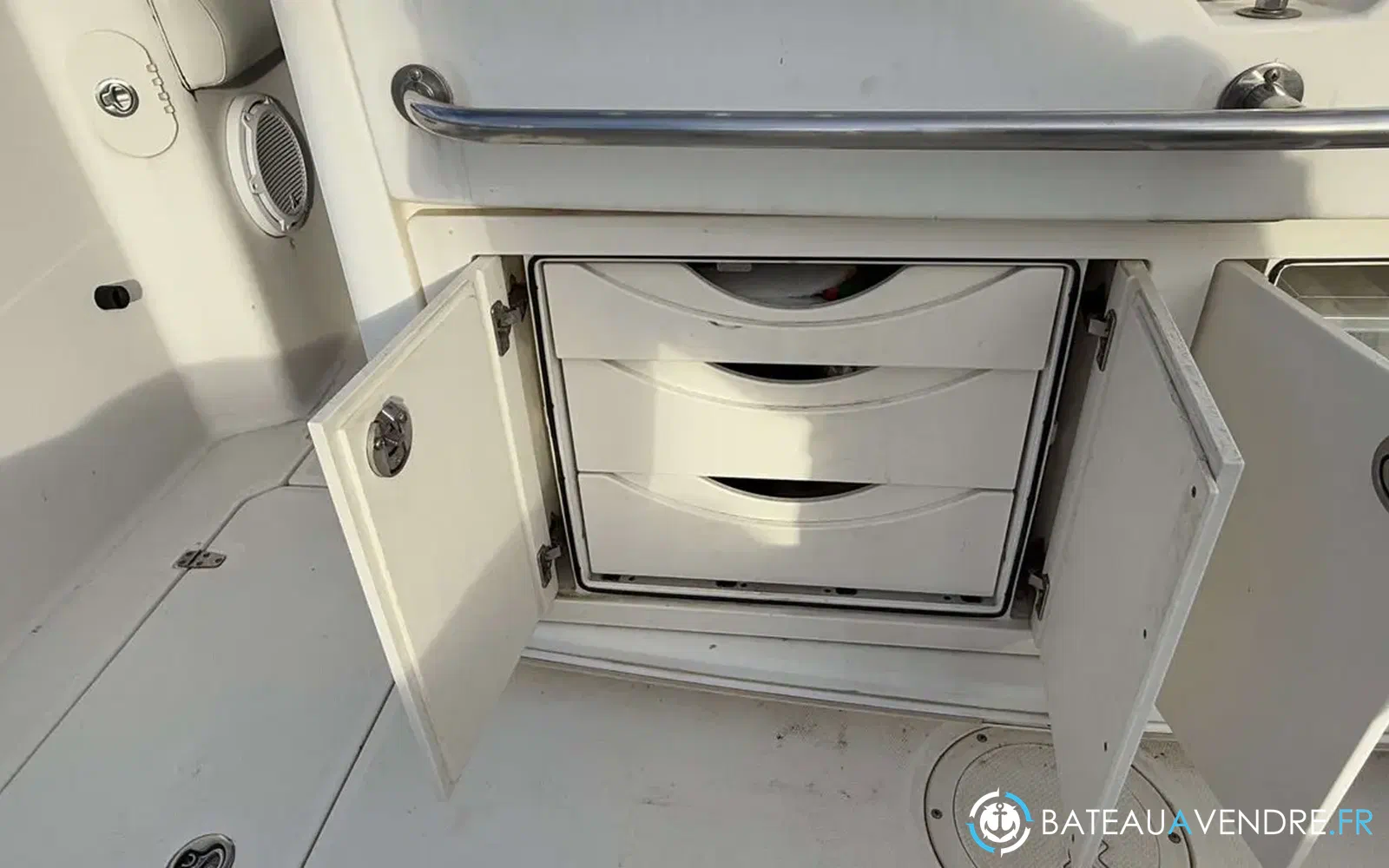slider 19 Boston Whaler 370 Outrage