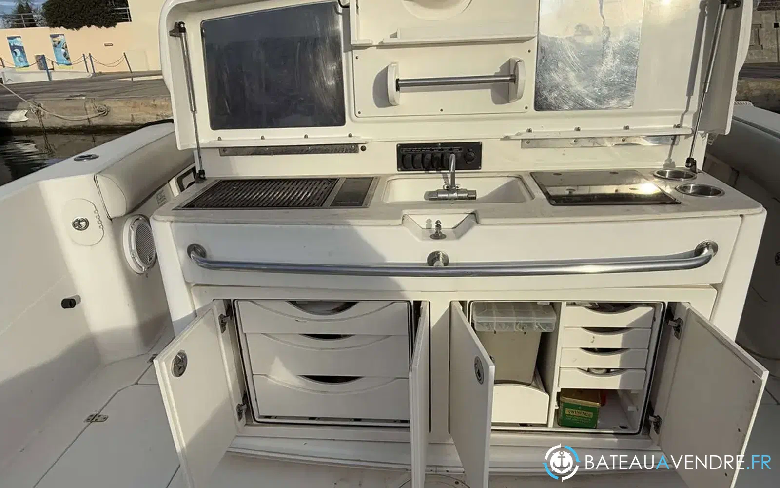 slider 21 Boston Whaler 370 Outrage