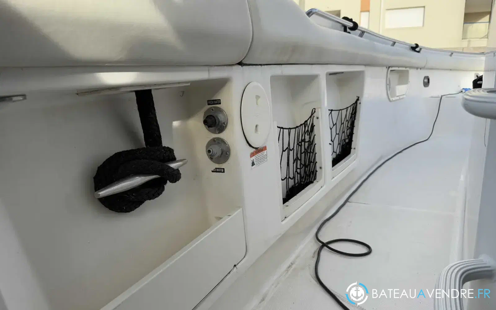slider 24 Boston Whaler 370 Outrage