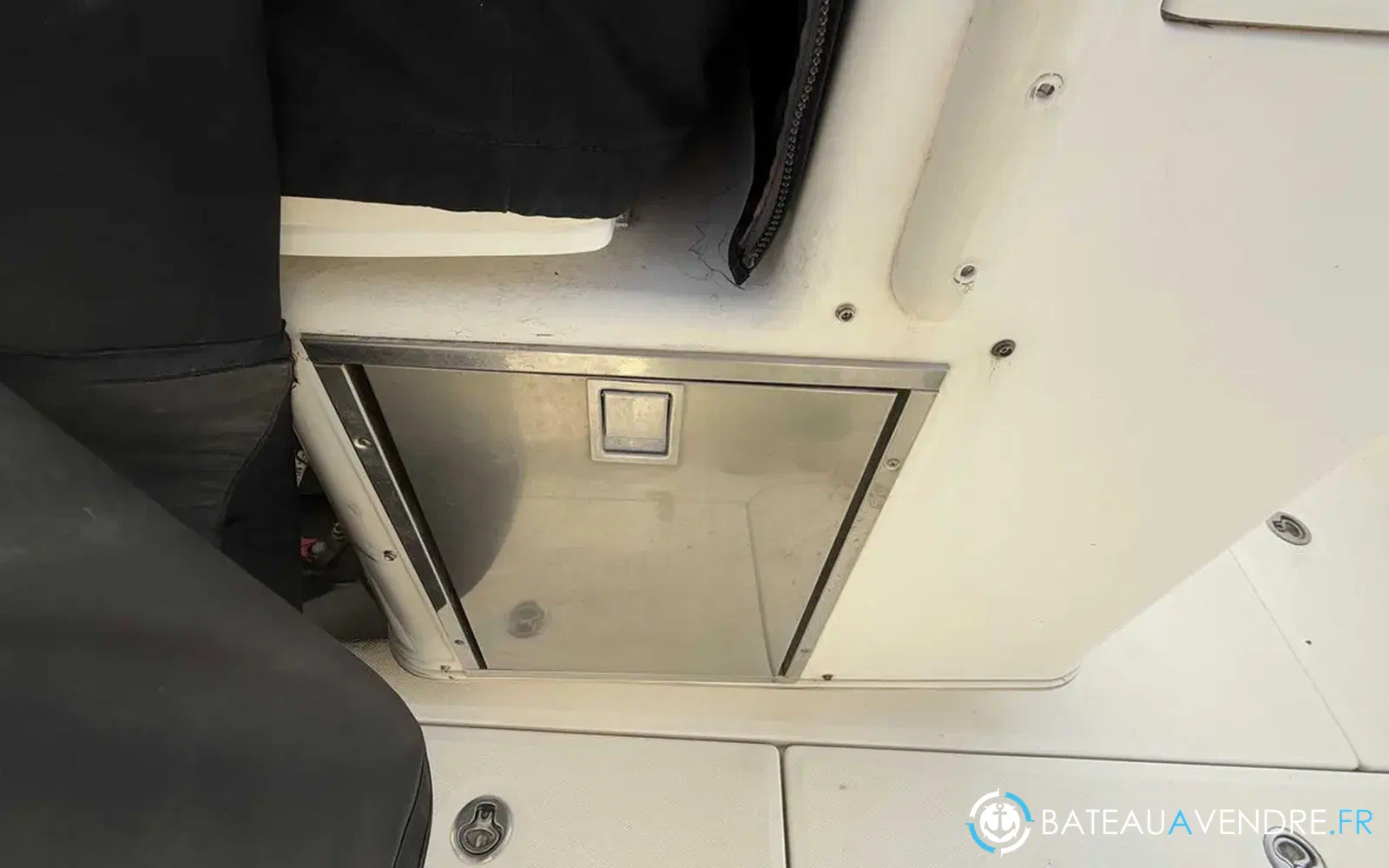 slider 28 Boston Whaler 370 Outrage