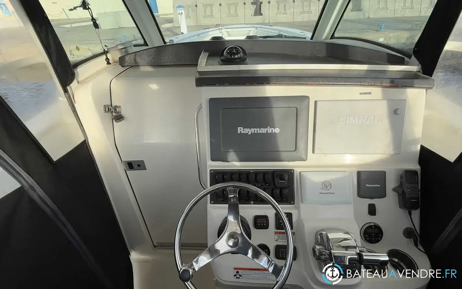 slider 32 Boston Whaler 370 Outrage
