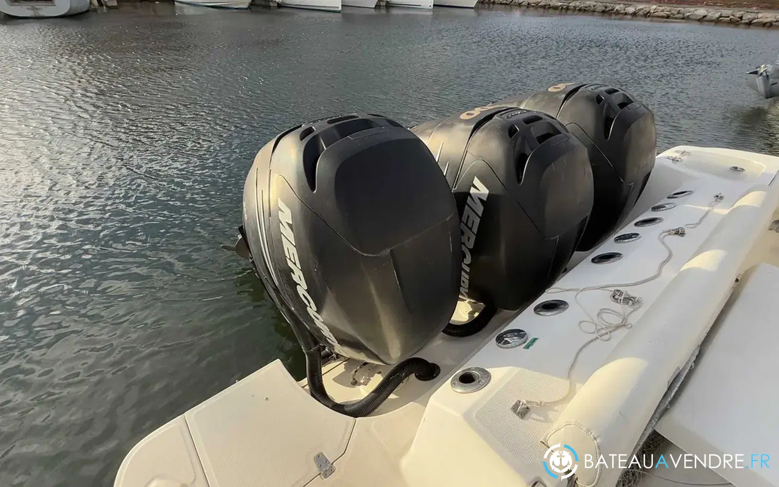 slider 37 Boston Whaler 370 Outrage
