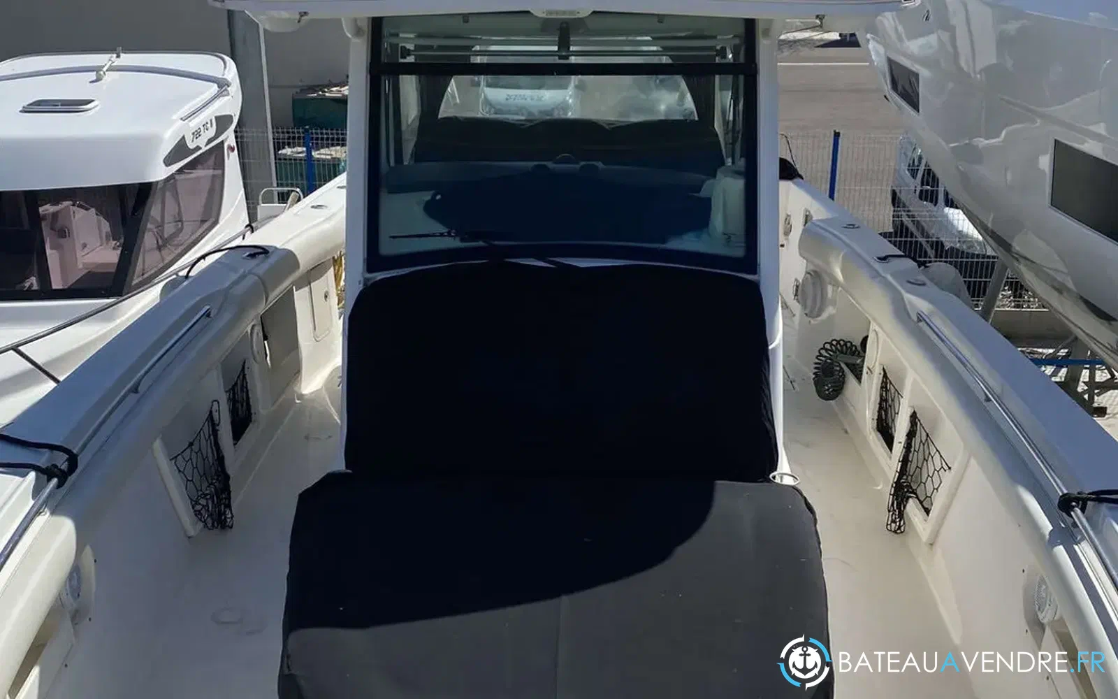 slider 7 Boston Whaler 370 Outrage