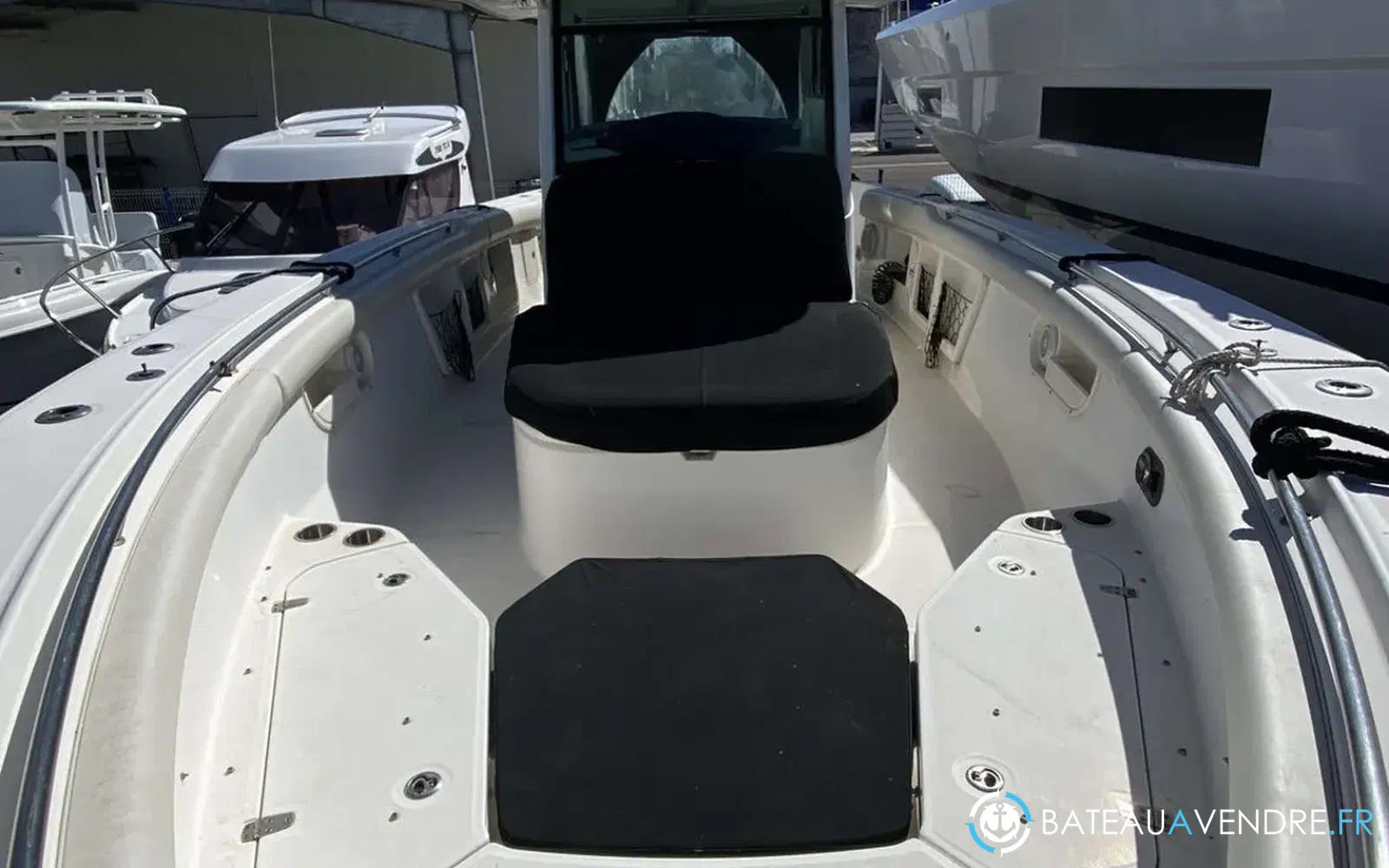 slider 8 Boston Whaler 370 Outrage