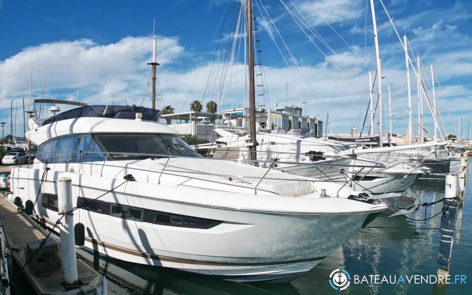 slider 0 Prestige Yachts 560 Fly