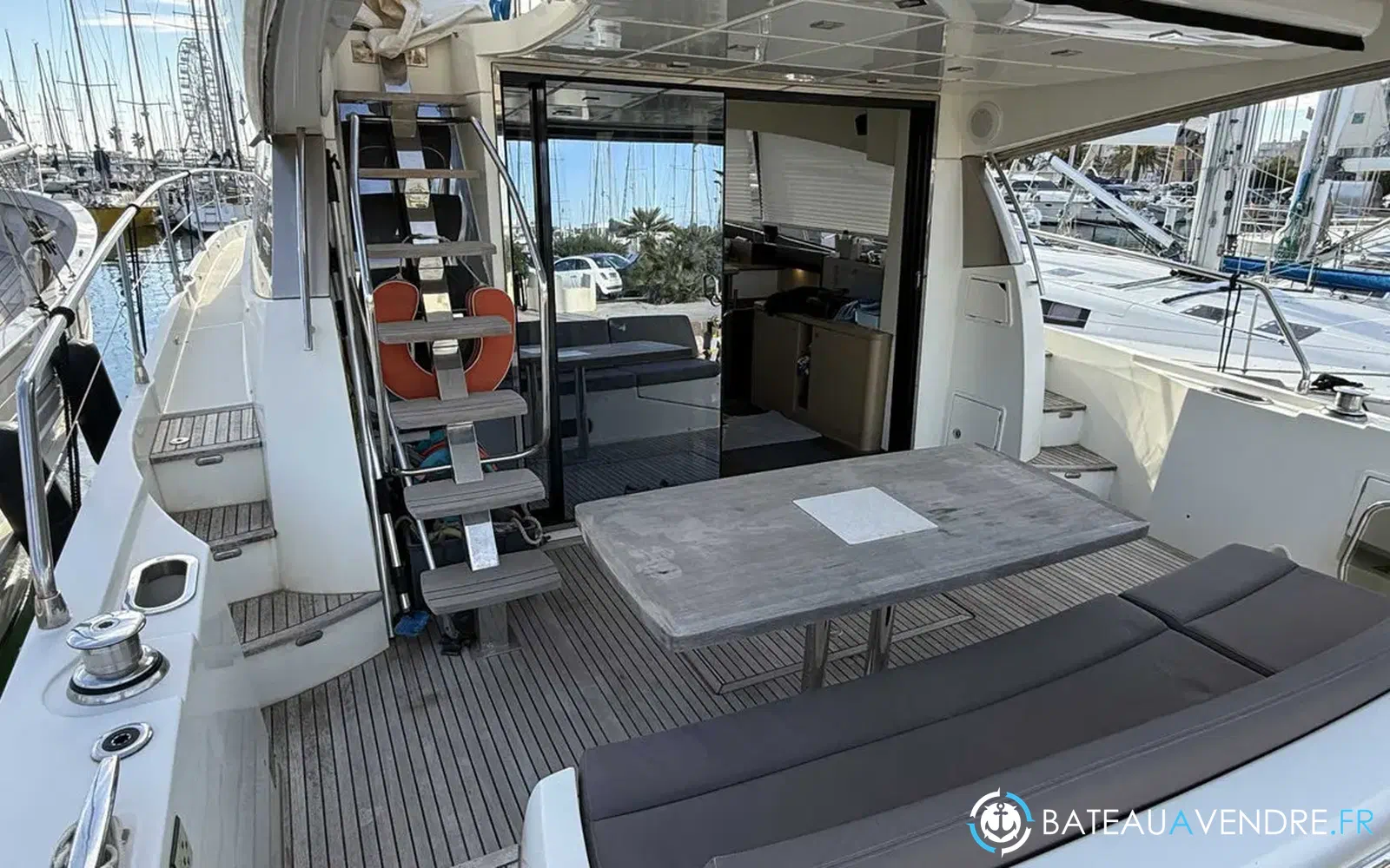 slider 9 Prestige Yachts 560 Fly