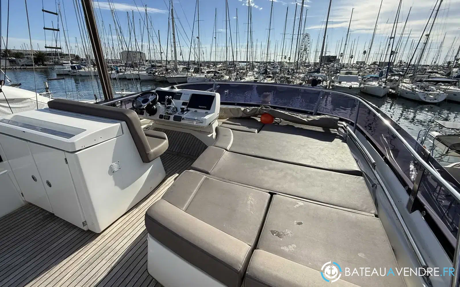 slider 11 Prestige Yachts 560 Fly