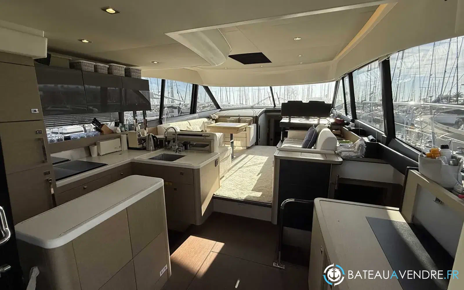 slider 17 Prestige Yachts 560 Fly