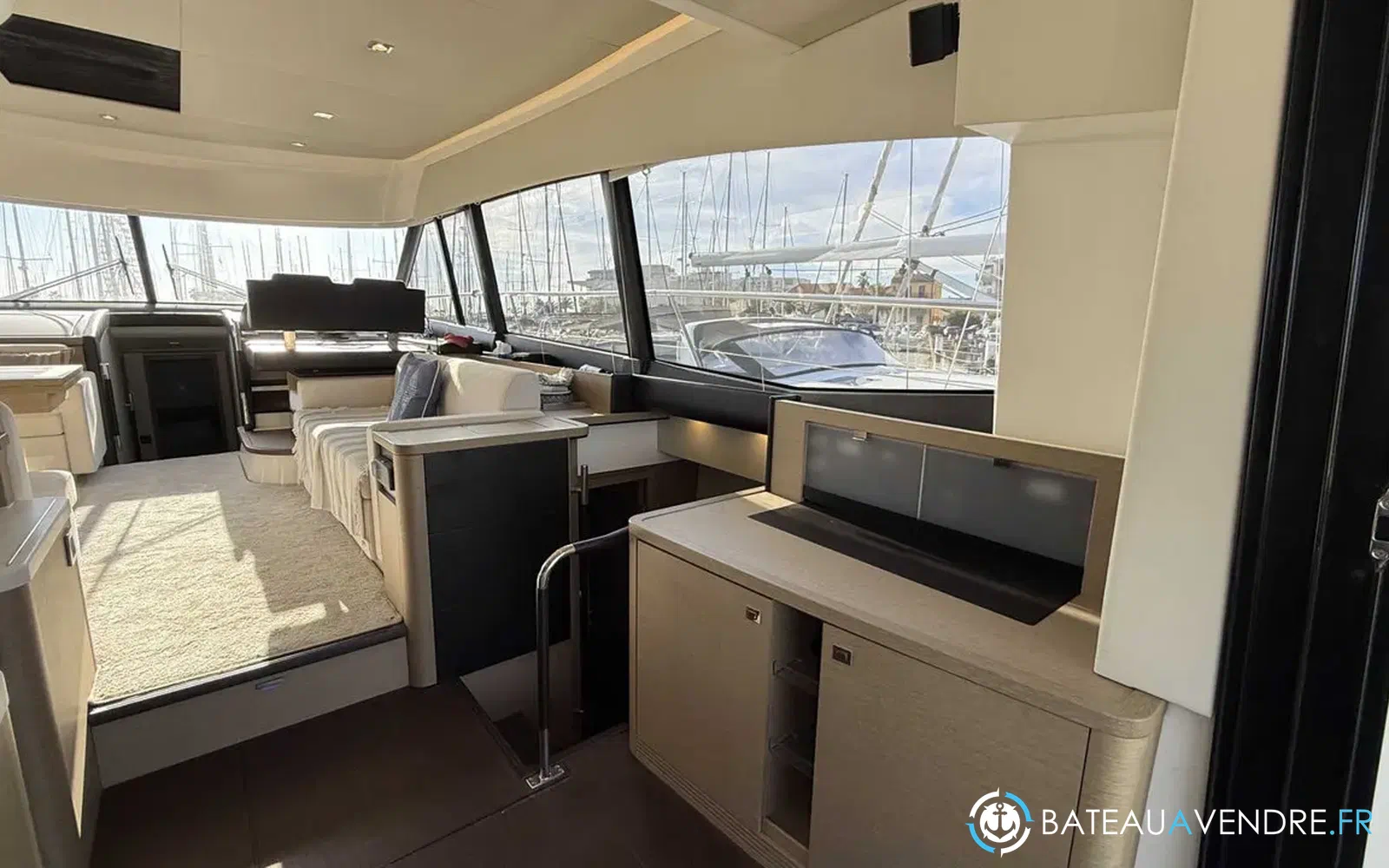 slider 18 Prestige Yachts 560 Fly