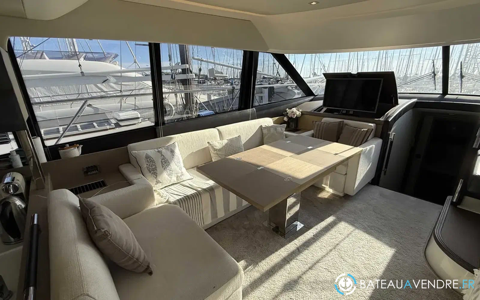 slider 21 Prestige Yachts 560 Fly