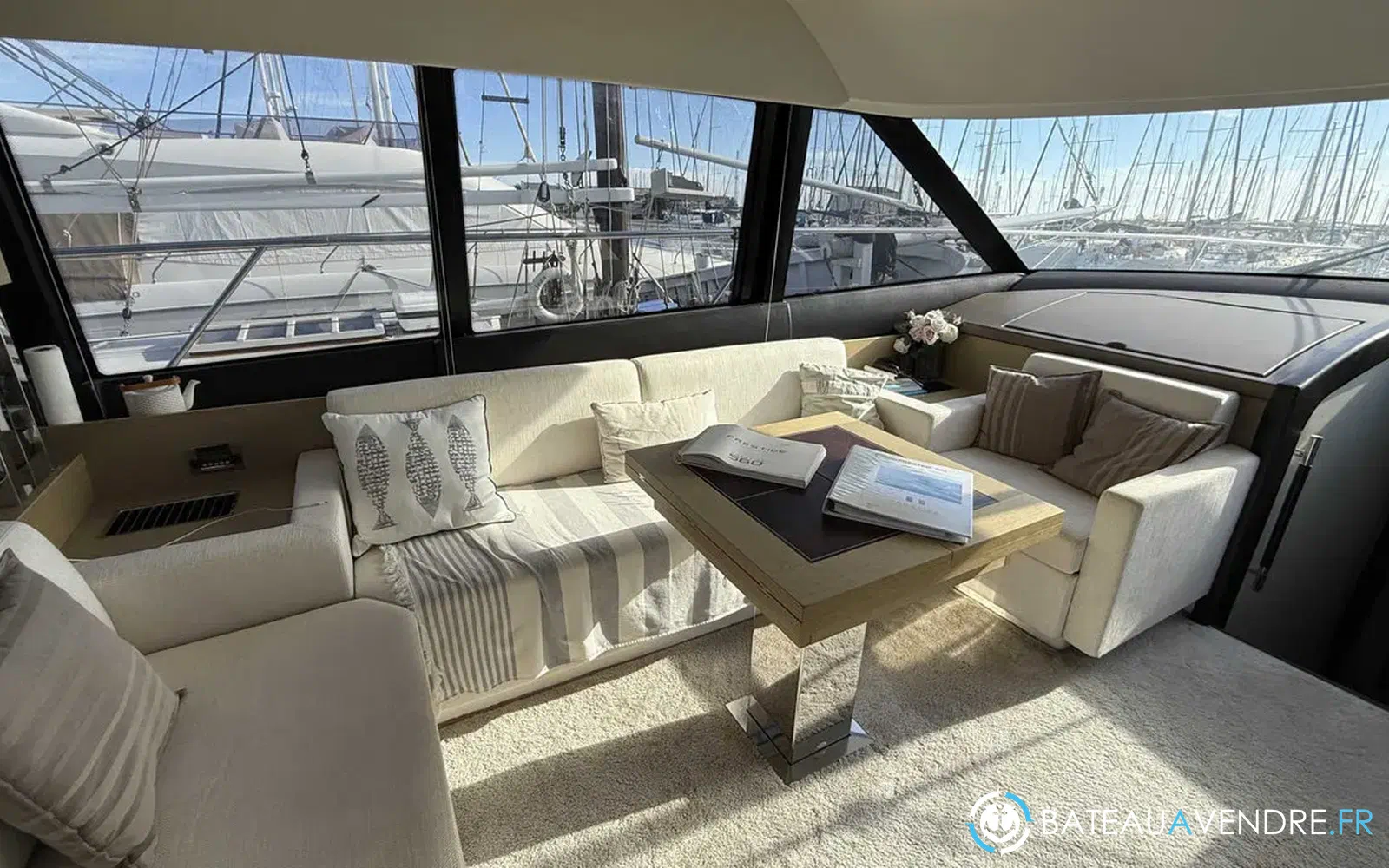 slider 22 Prestige Yachts 560 Fly