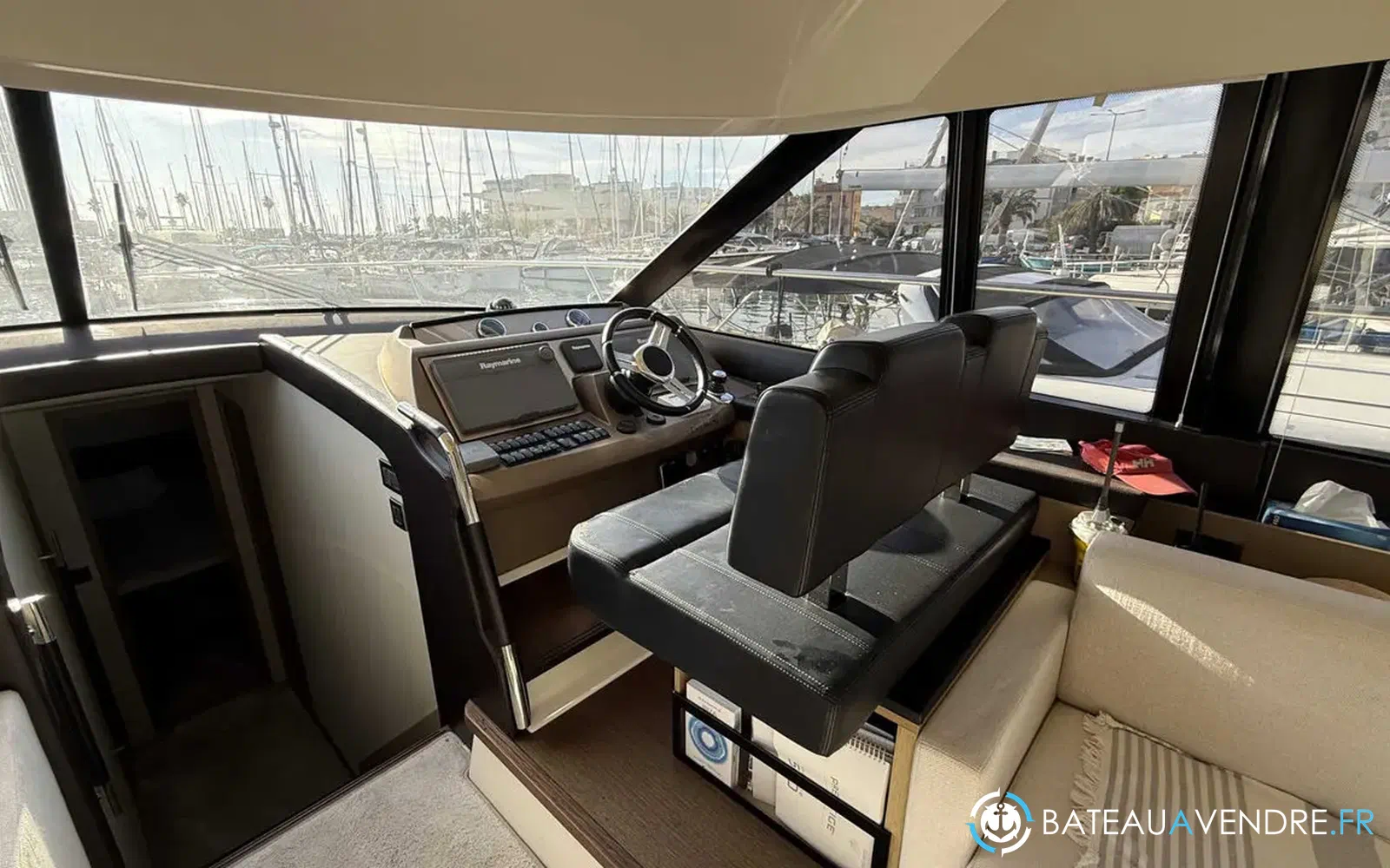 slider 23 Prestige Yachts 560 Fly