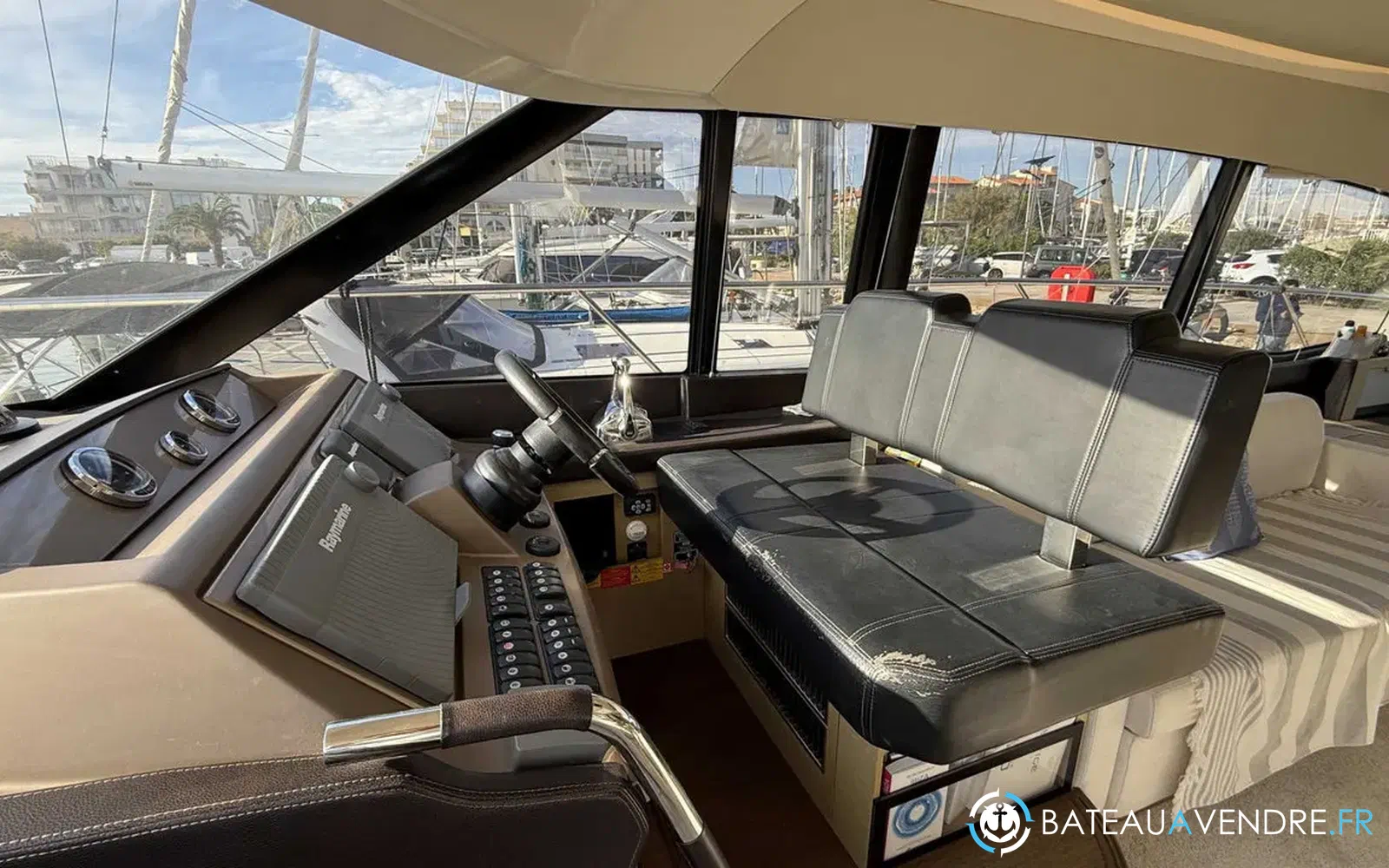 slider 24 Prestige Yachts 560 Fly