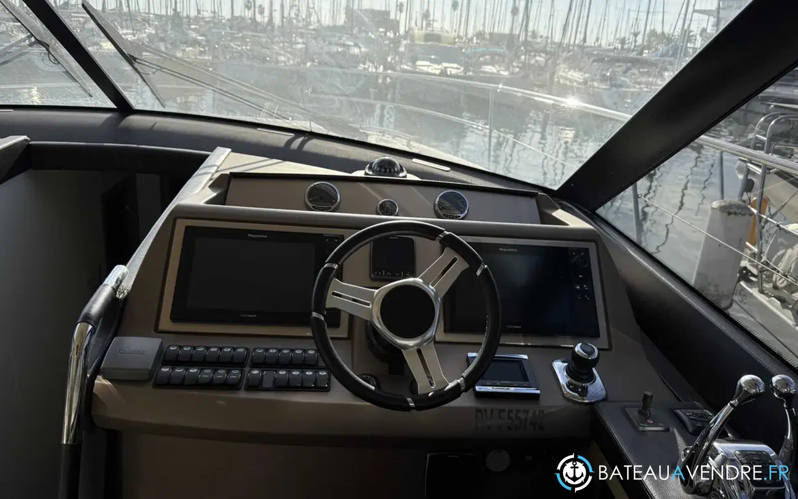 slider 25 Prestige Yachts 560 Fly
