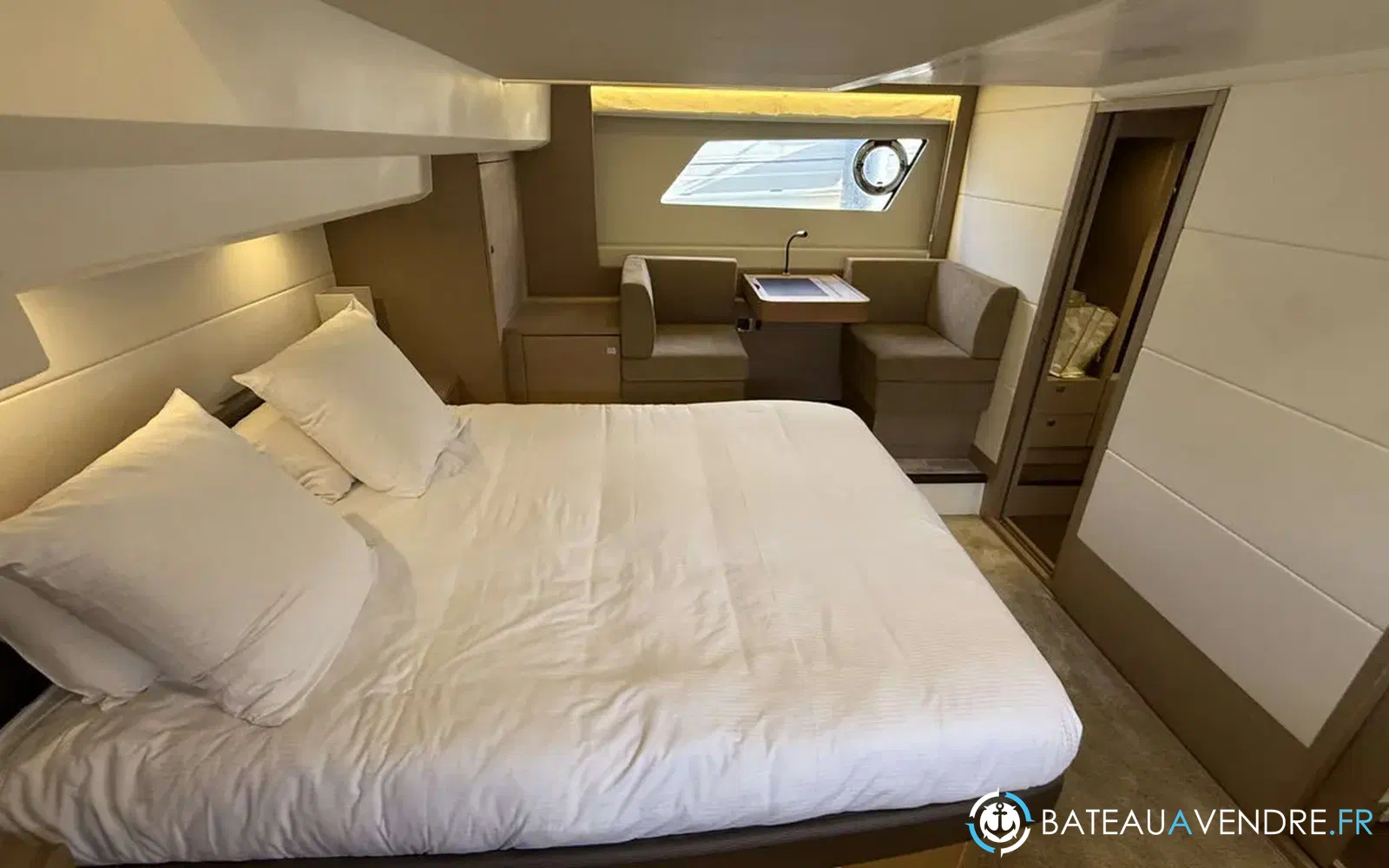 slider 28 Prestige Yachts 560 Fly