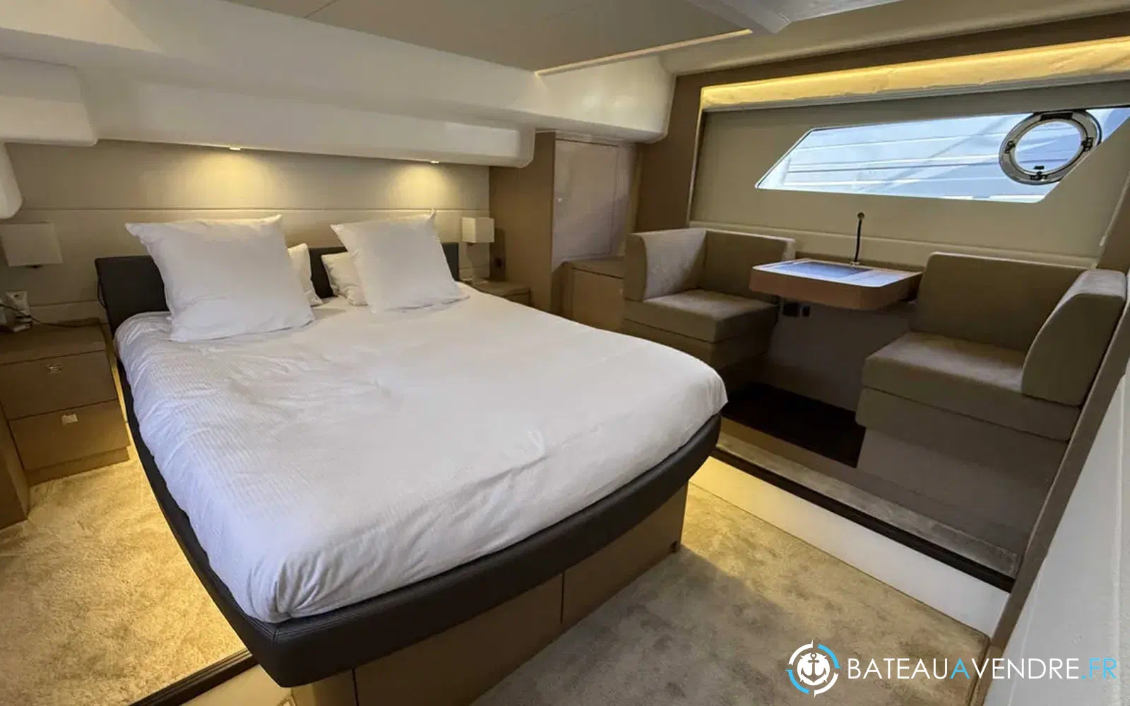 slider 29 Prestige Yachts 560 Fly