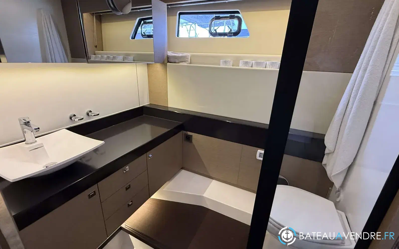 slider 31 Prestige Yachts 560 Fly