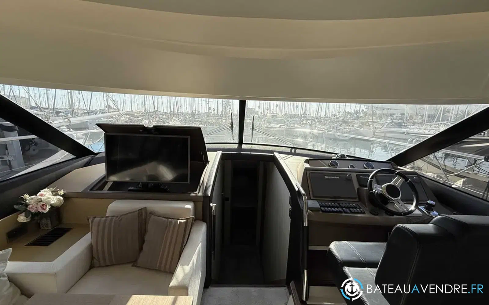 slider 34 Prestige Yachts 560 Fly