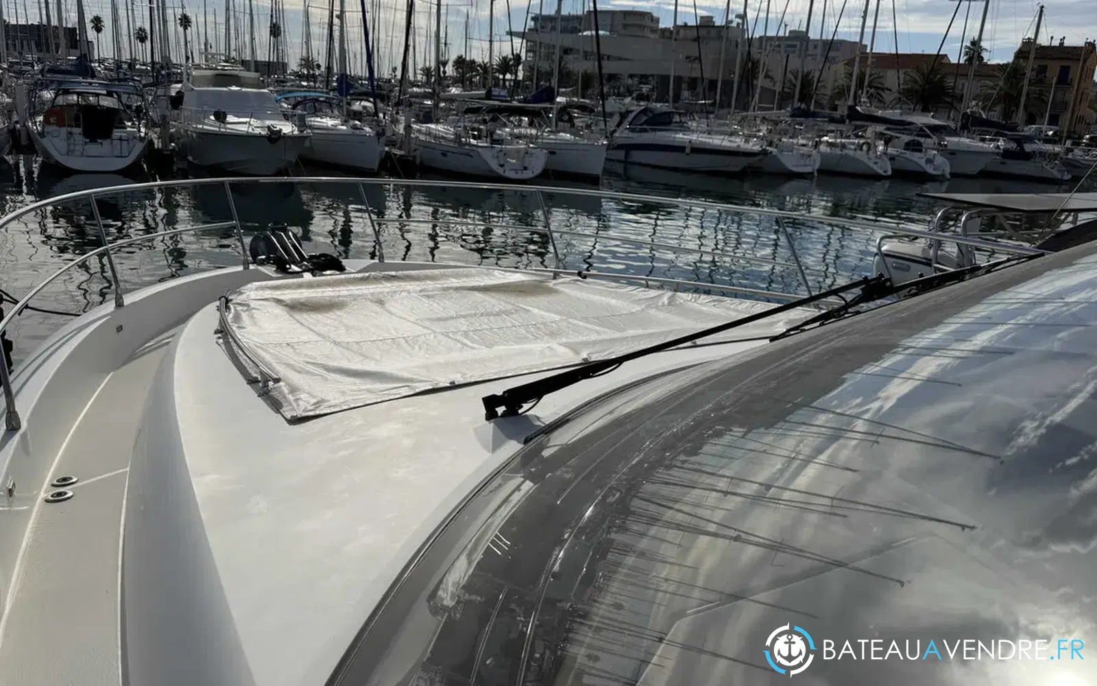 slider 4 Prestige Yachts 560 Fly