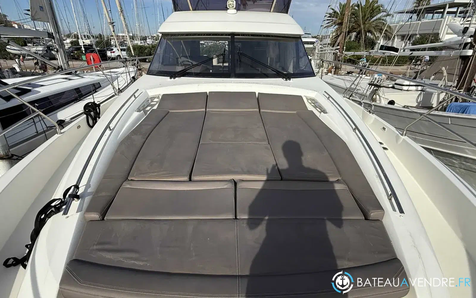 slider 6 Prestige Yachts 560 Fly