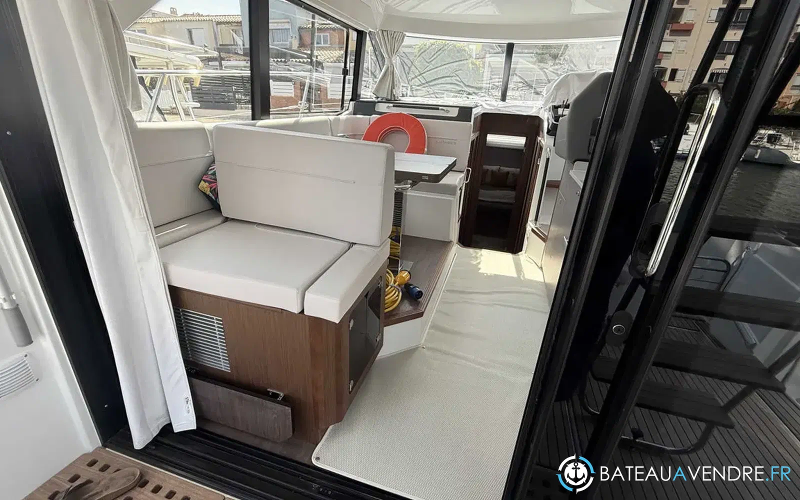 slider 35 Beneteau Antares 12