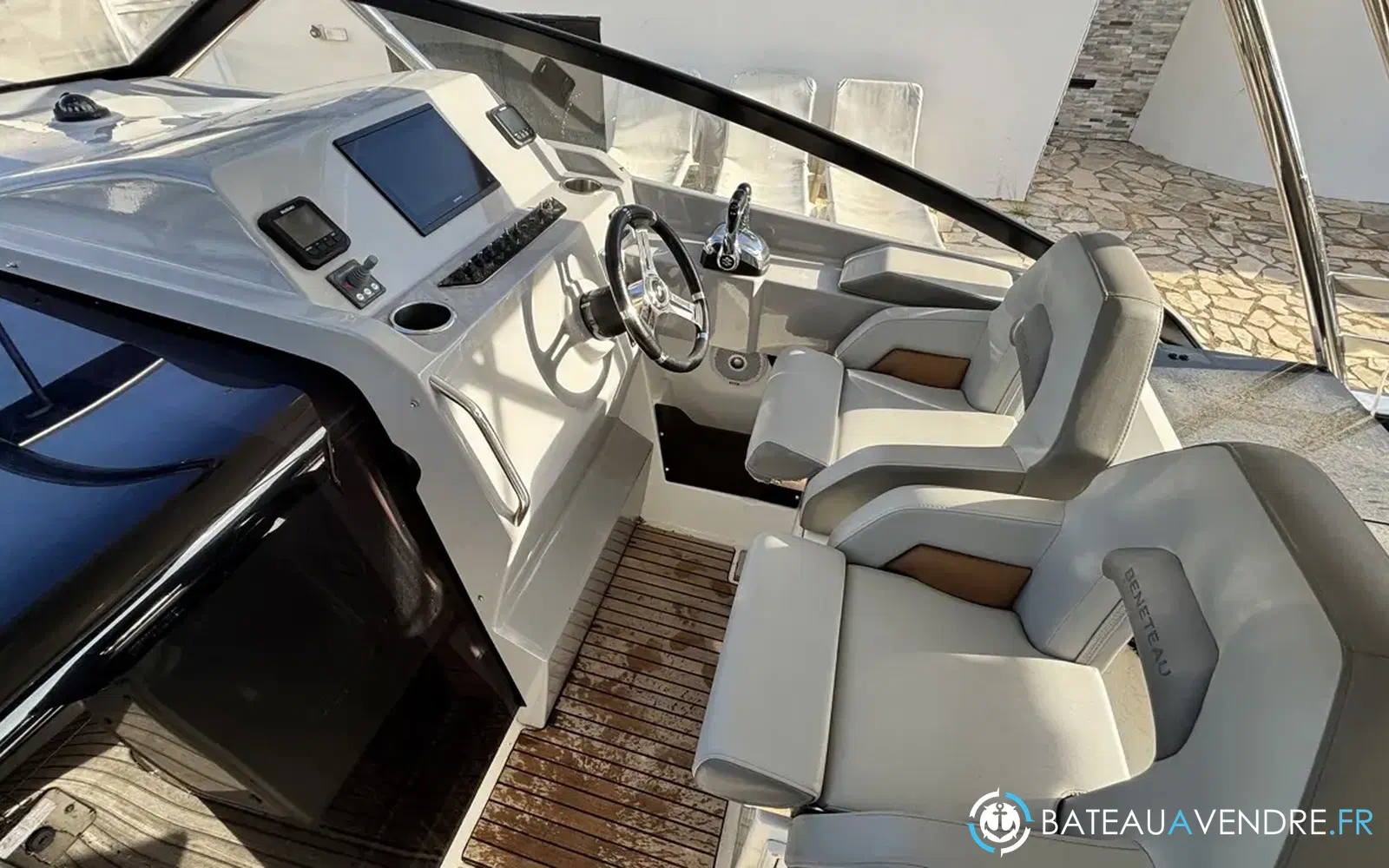 slider 8 Beneteau Flyer 10