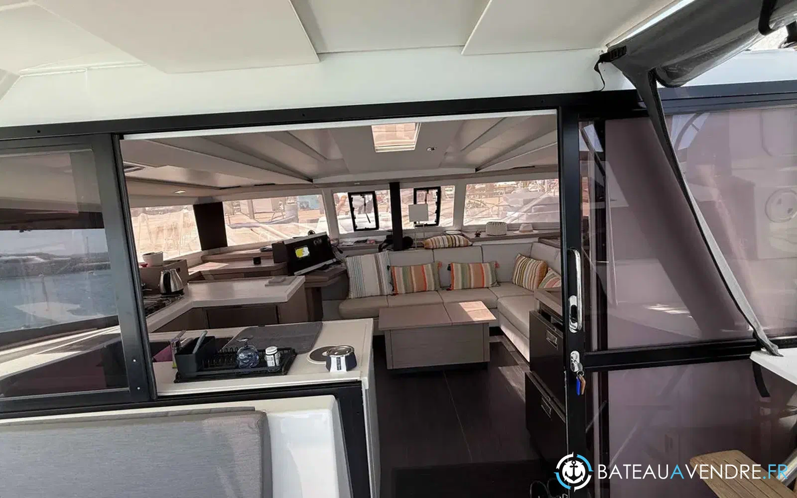 slider 27 Fountaine Pajot Astrea 42