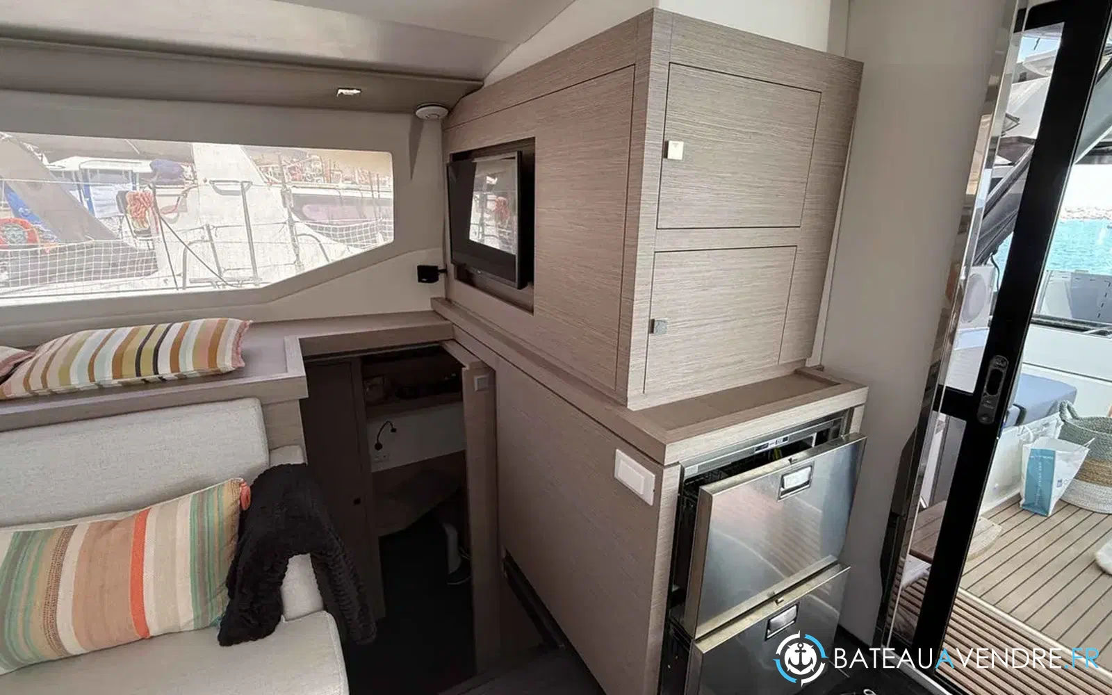 slider 29 Fountaine Pajot Astrea 42