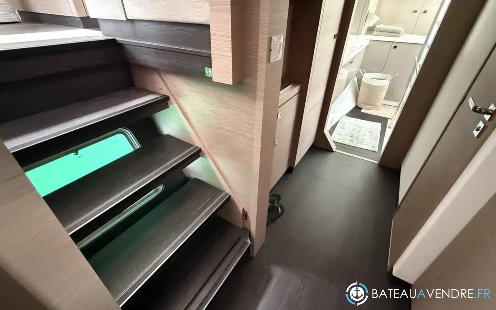 slider 32 Fountaine Pajot Astrea 42