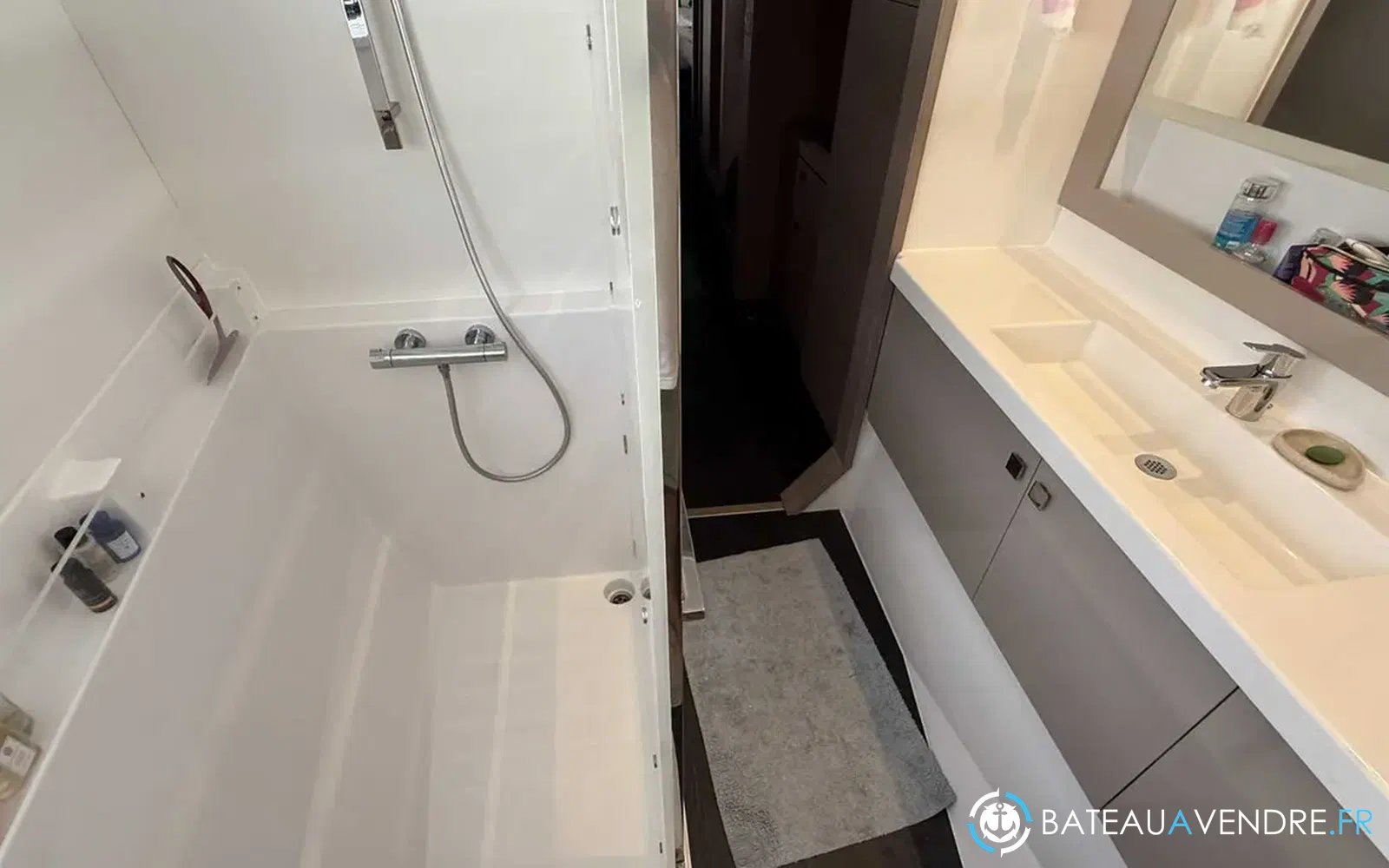 slider 33 Fountaine Pajot Astrea 42