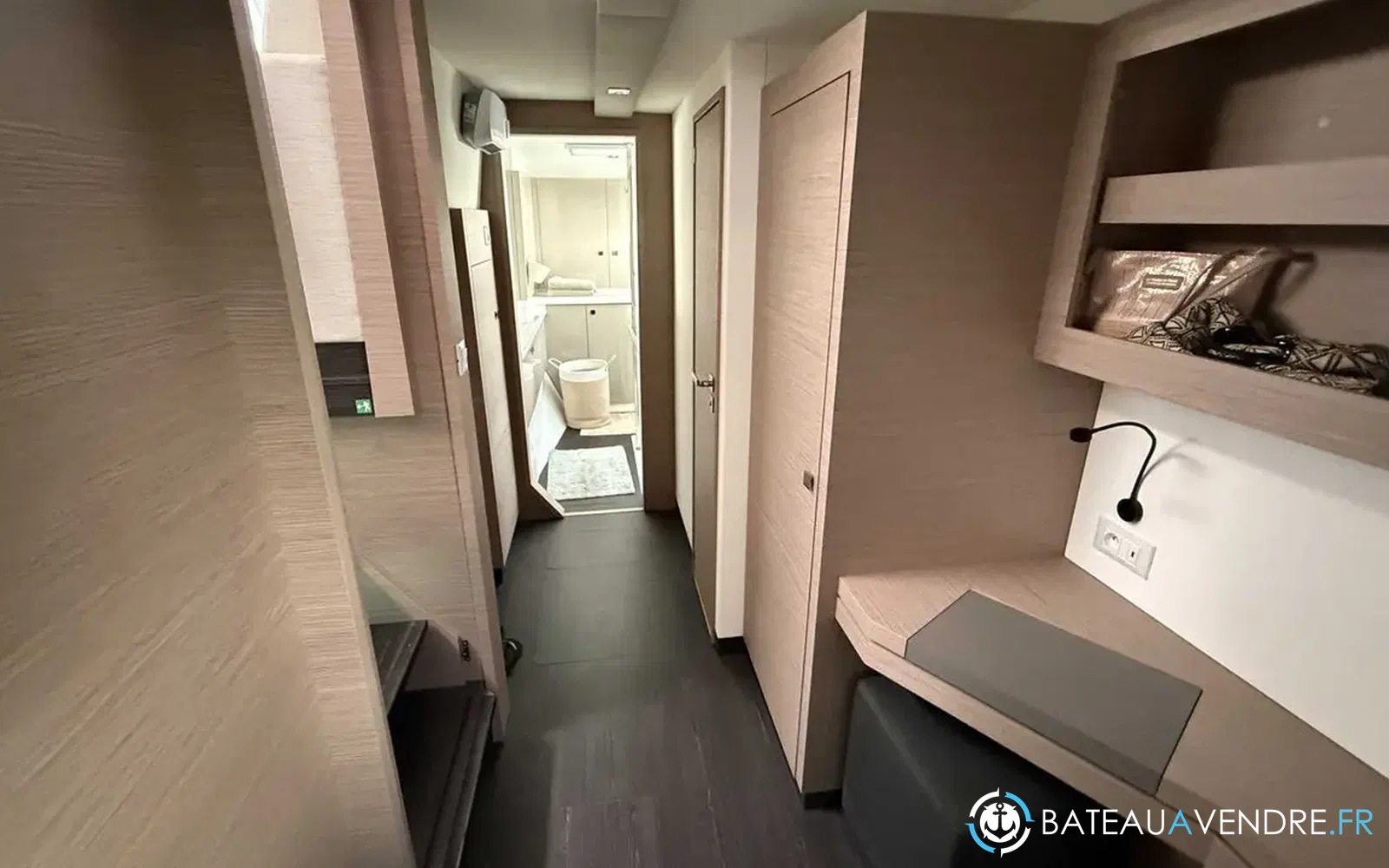 slider 34 Fountaine Pajot Astrea 42