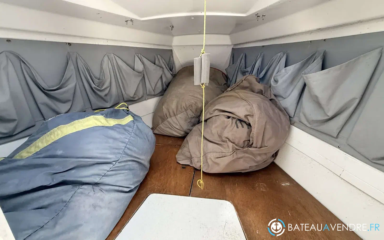 slider 19 Comar Yachts Comet 28