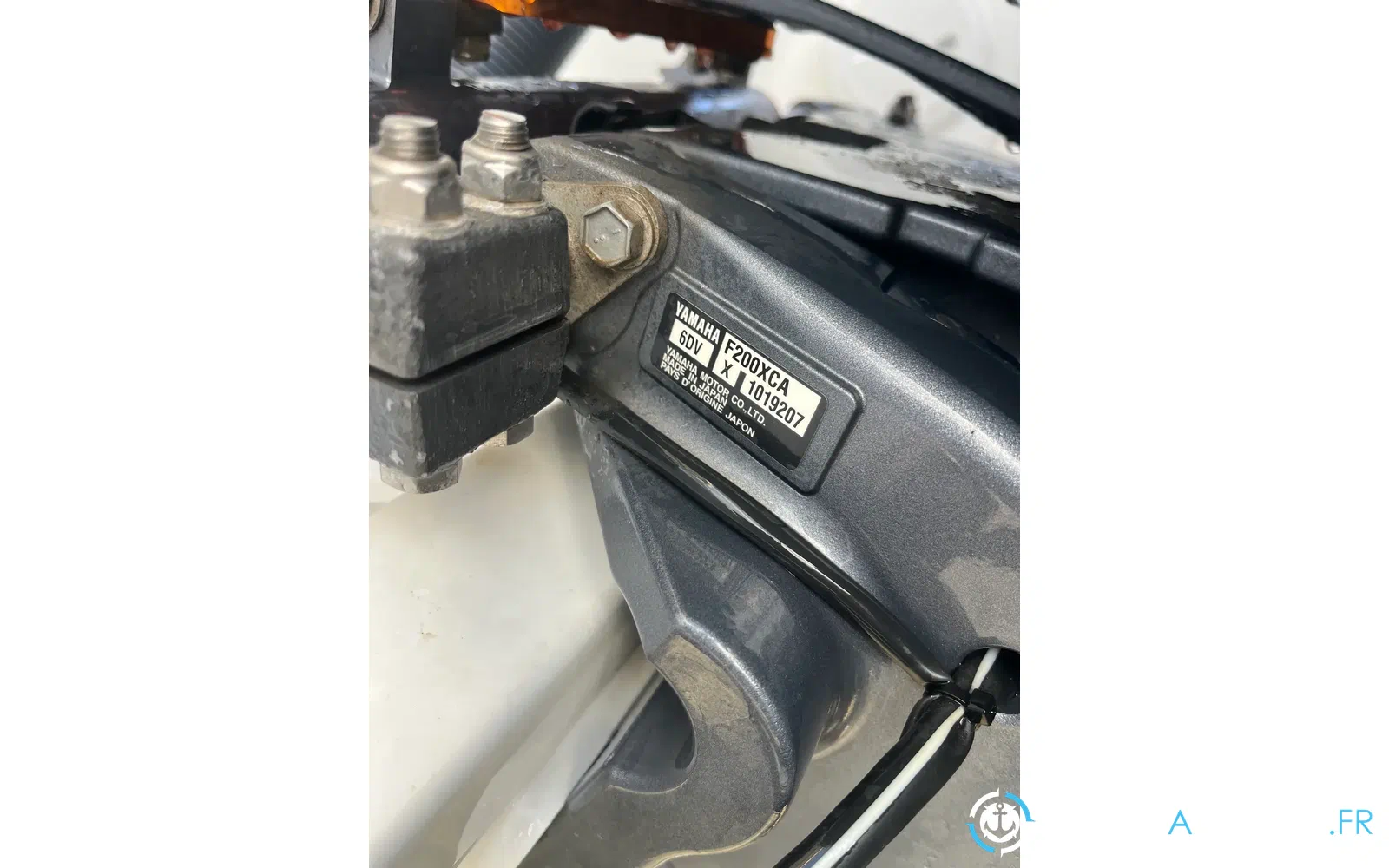 slider 11 Yamaha F200