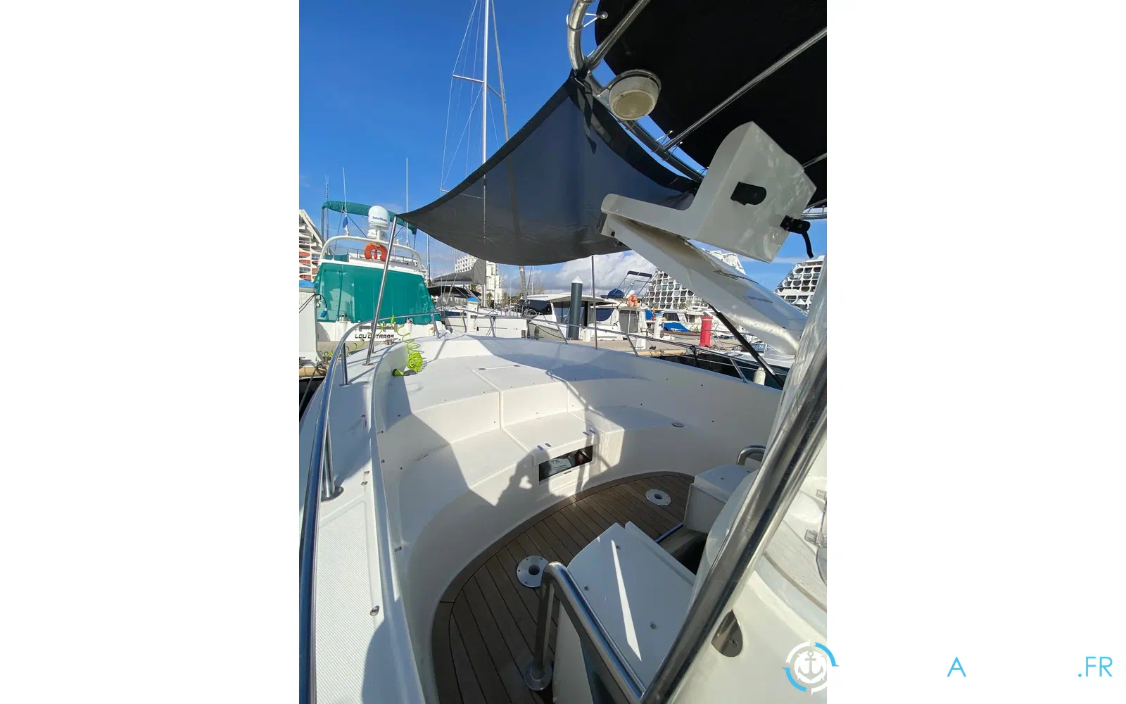 slider 8 Kelt White Shark 285