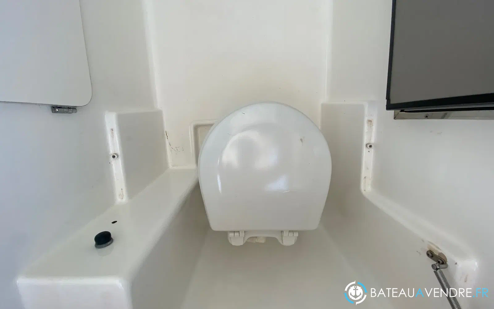 slider 10 Kelt White Shark 285