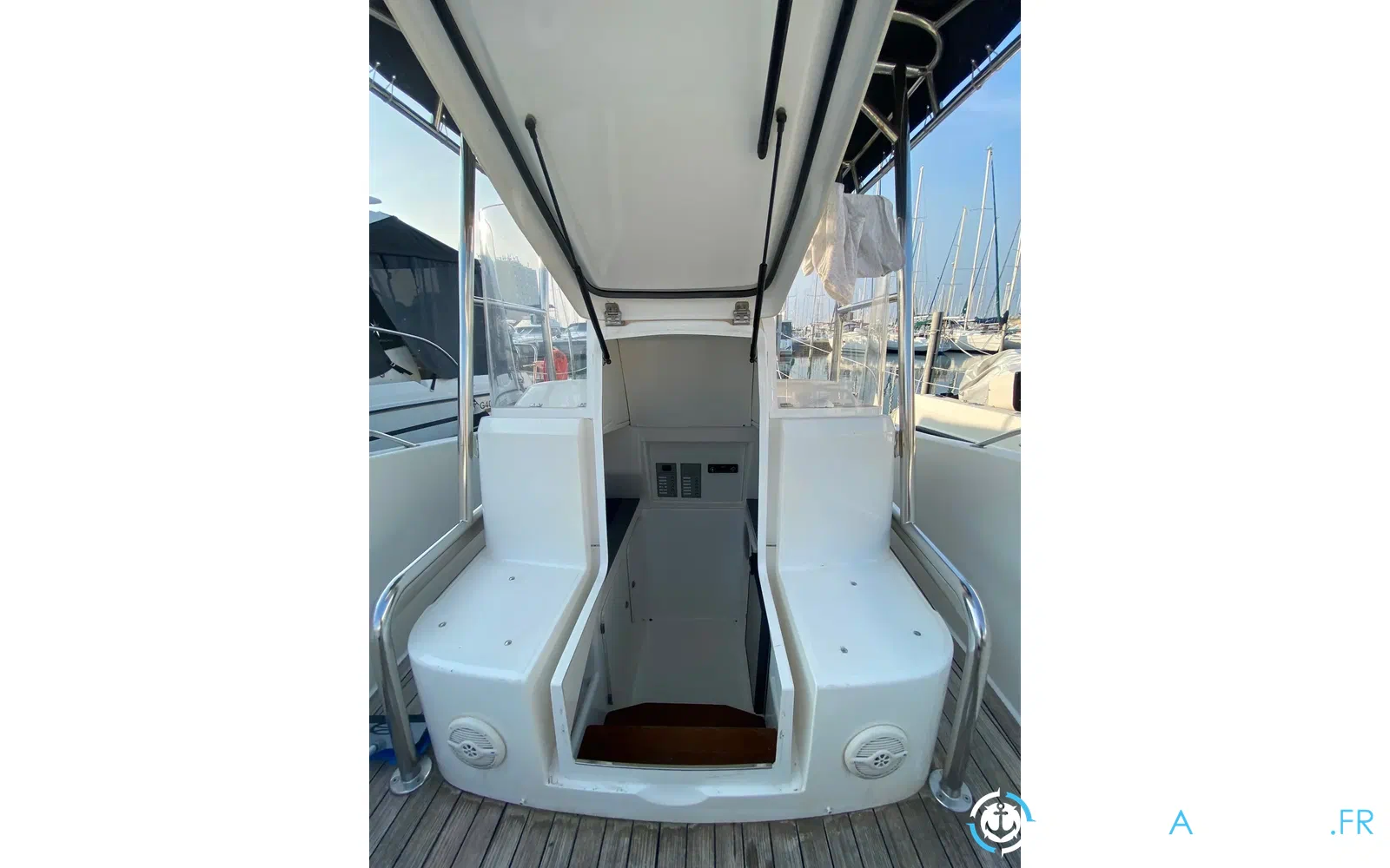 slider 17 Kelt White Shark 285