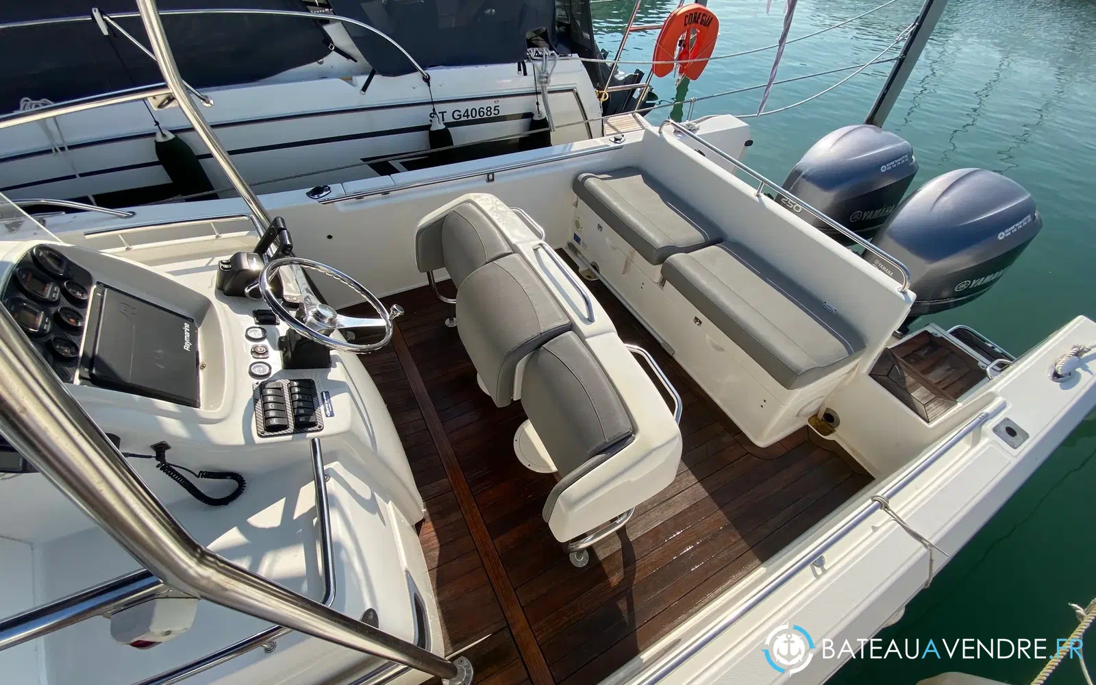 slider 19 Kelt White Shark 285