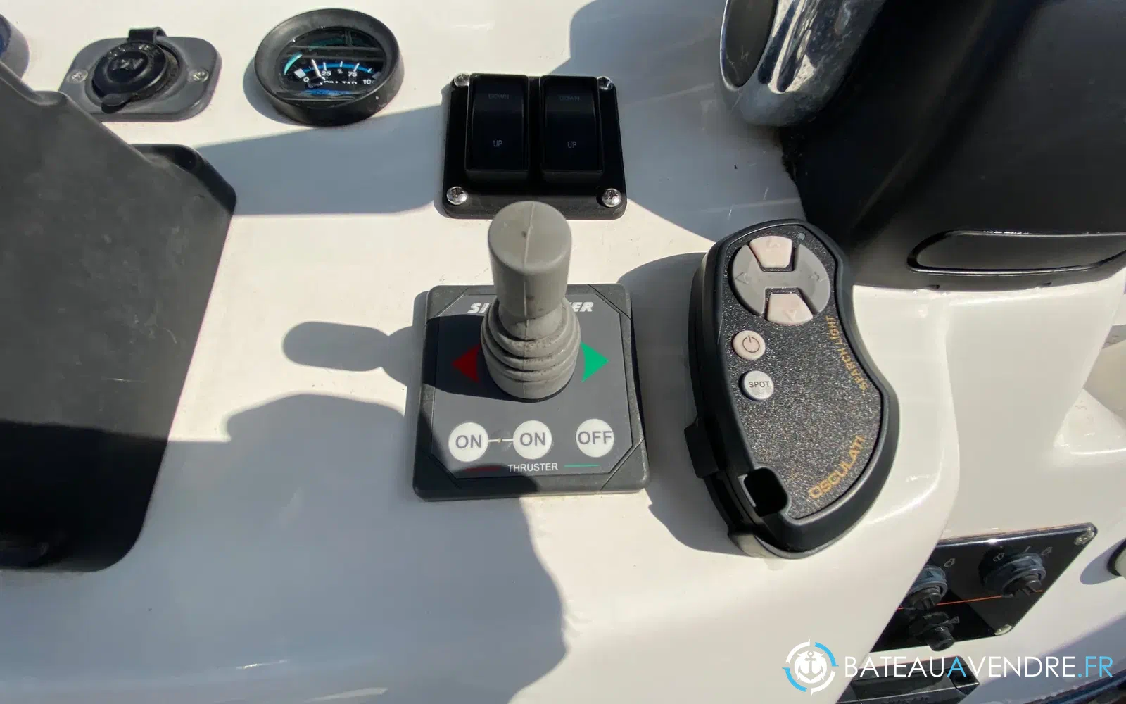 slider 24 Kelt White Shark 285